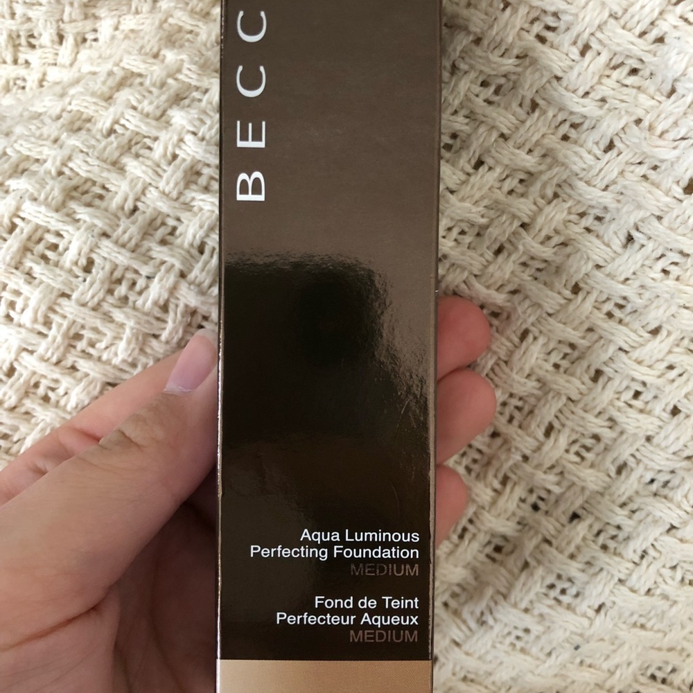 BECCA Aqua Luminous Perfecting Foundation